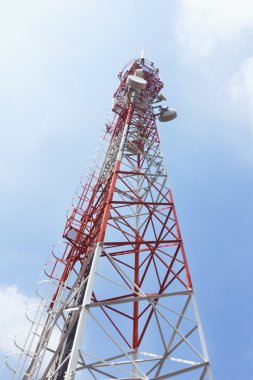 cep telefonu iletişim Kulesi ve gökyüzü