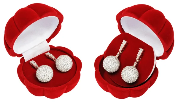 Zilveren oorbellen in een mooie kisten - schelpen — Stockfoto