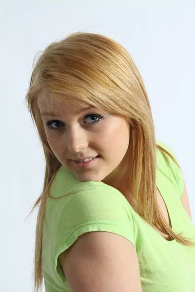 Schöne junge Blondine — Stockfoto