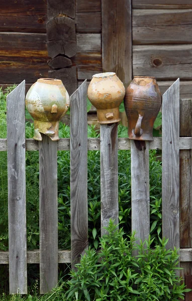Old broken jars — Stock Photo, Image