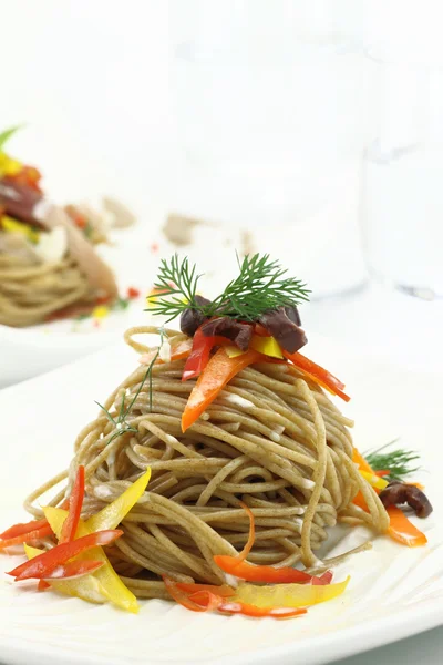 Espaguete com pimentão — Fotografia de Stock