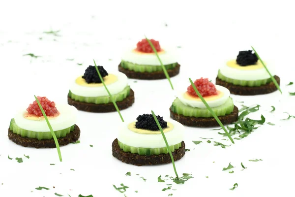 KANAPE med gurka, ägg och kaviar — Stockfoto