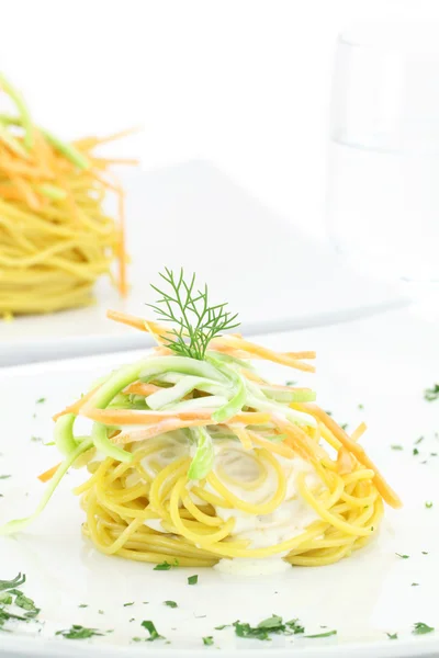Spaghetti with peppers and white sauce — Stock Photo, Image