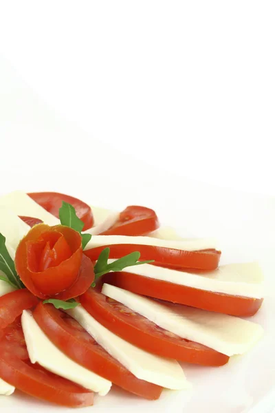 Salada gourmet com tomate, queijo e rúcula — Fotografia de Stock