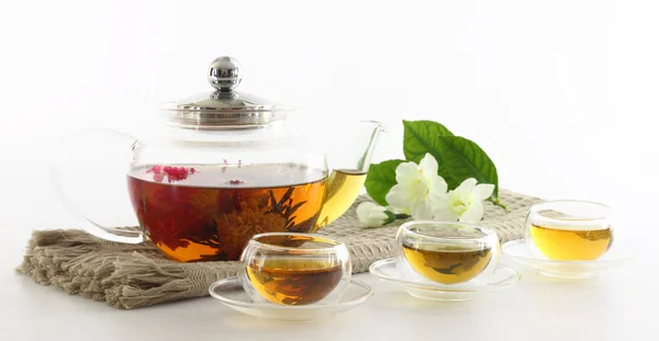 Xícaras de chá e panela de chá — Fotografia de Stock