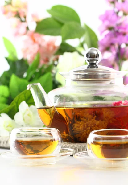 Xícaras de chá e panela de chá — Fotografia de Stock