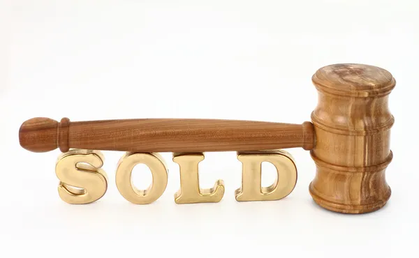 Auction concept with wooden gavel — Stock Photo, Image