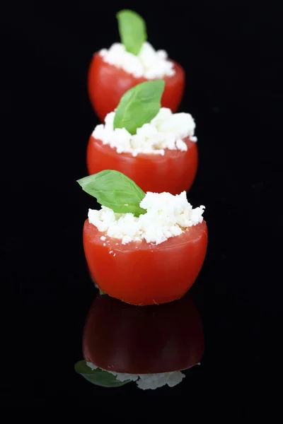 Tomates cereja recheados com queijo branco — Fotografia de Stock