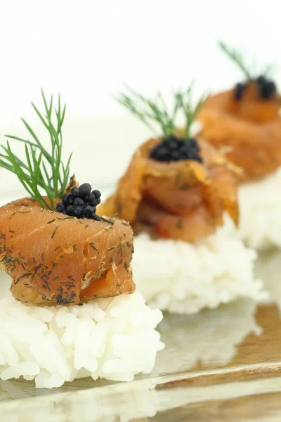 Arroz com salmão e caviar — Fotografia de Stock