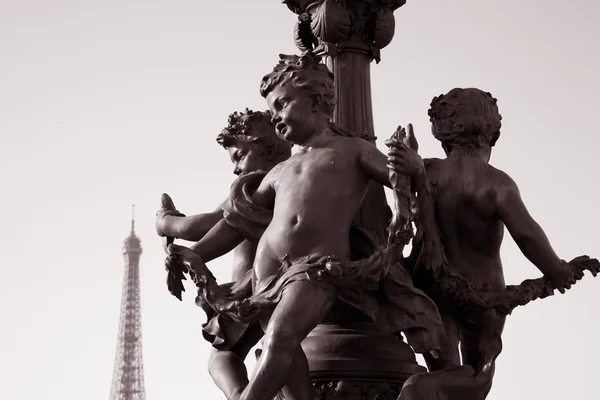 Pont alexandre iii most z wieży eiffel, Paryż — Zdjęcie stockowe