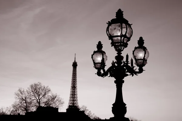 Ponte Pont Alexandre III com a Torre Eiffel, Paris — Fotografia de Stock