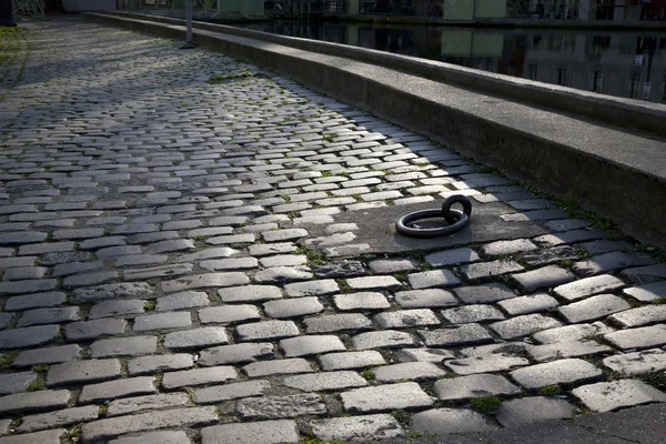 Brukowanych kamienny chodnik, Paryż — Zdjęcie stockowe
