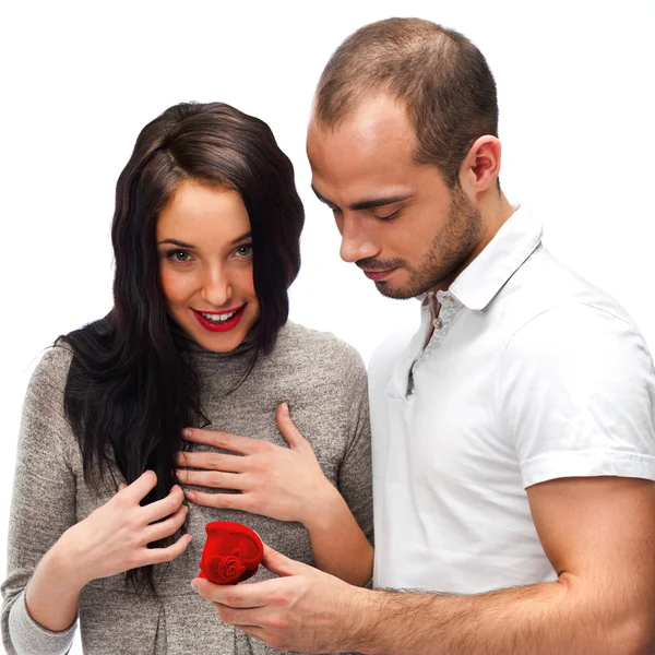 Jonge man maken liefde voorstel aan een dame van zijn keuze — Stockfoto