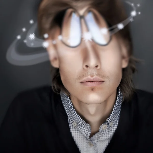 Young Business man against gray background. Distorted head and c — Stock Photo, Image
