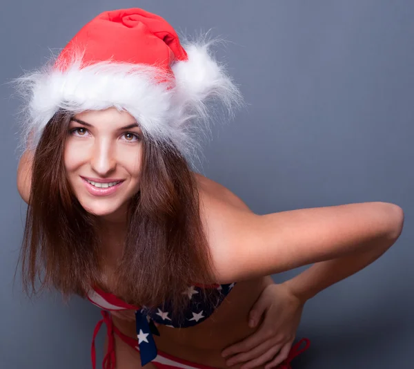 20-25 years old beautiful woman in christmas hat and swimsuit wi — Stock Photo, Image