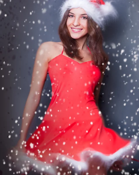 Retrato de bela jovem Natal mulher posando vestindo santa — Fotografia de Stock