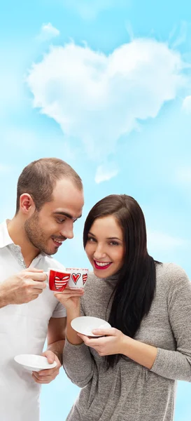 Portré, fiatal, gyönyörű pár miután tea vagy kávé italok — Stock Fotó