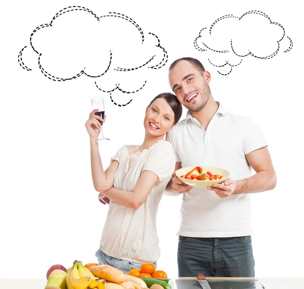 Joven pareja encantadora cocinando una dieta equilibrada sobre un fondo blanco — Foto de Stock
