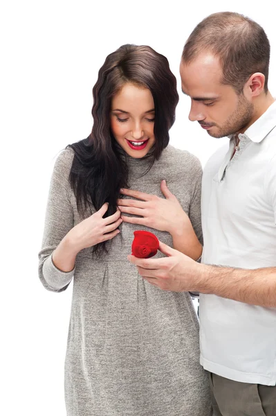 Jonge man maken liefde voorstel aan een dame van zijn keuze — Stockfoto