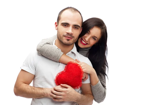 Emb beyaz zemin üzerine kırmızı kalp ile mutlu genç yetişkin çift — Stok fotoğraf