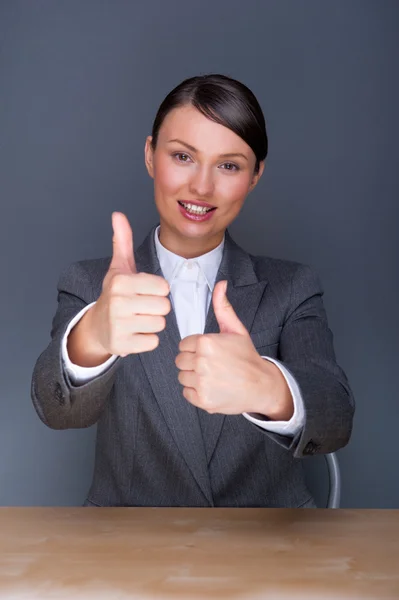Happy business woman. Sitting at her workplace — Stock Photo, Image