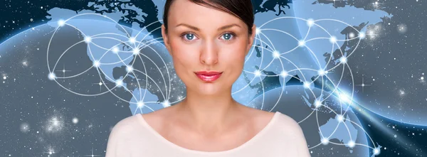 Portrait of young pretty woman looking at camera and standing in — Stock Photo, Image