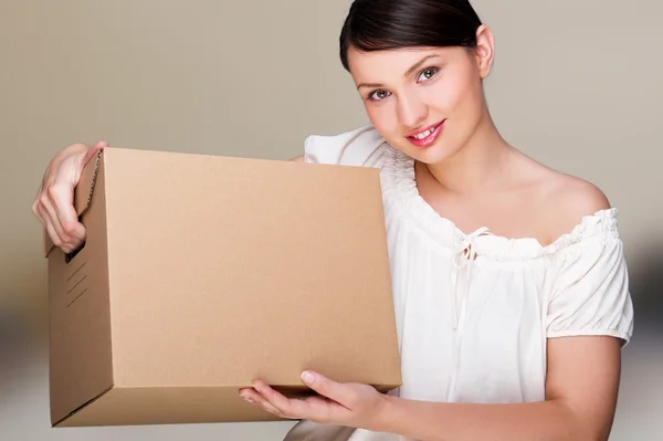 Young woman moving into a new home. Great copy space. — Stock Photo, Image