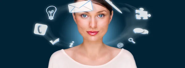 Ένας επιχειρηματίας με εικονίδια που επιπλέουν γύρω από το κεφάλι της. πορτρέτο της — Φωτογραφία Αρχείου