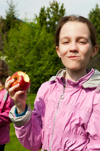 Portrait of happy girl with apple — Stock Photo, Image