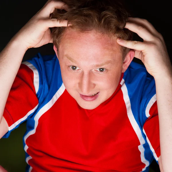 Closeup portret van jonge man dragen sportkleding fan van voetbal — Stockfoto