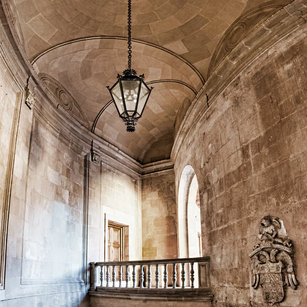 古代の階段とアーチ高デの建築要素 — ストック写真