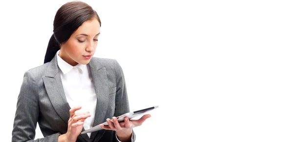비즈니스 여자 흰색 배경에 고립 된 태블릿 컴퓨터를 들고. 일 하는 — 스톡 사진