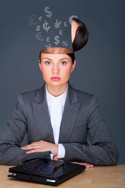 Εννοιολογική εικόνα μιας γυναίκας ανοιχτό μυαλό επιχειρήσεων — Φωτογραφία Αρχείου