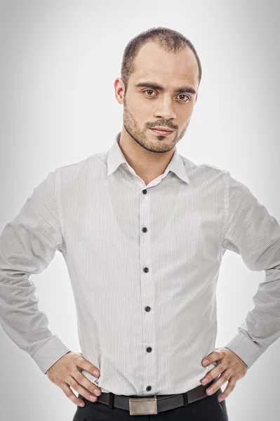 Moda giovane uomo d'affari su sfondo grigio — Foto Stock