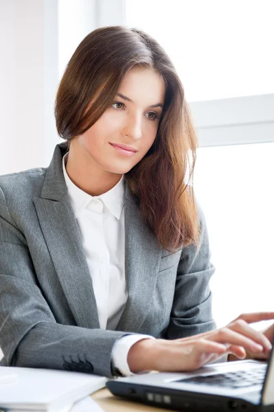 Beautiful business woman dreaming while working on computer at her office — Stock Photo, Image