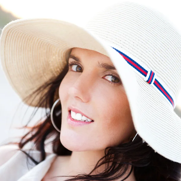 Summer portrait of beautiful woman wearing hat. Vacation at warm — Stock Photo, Image