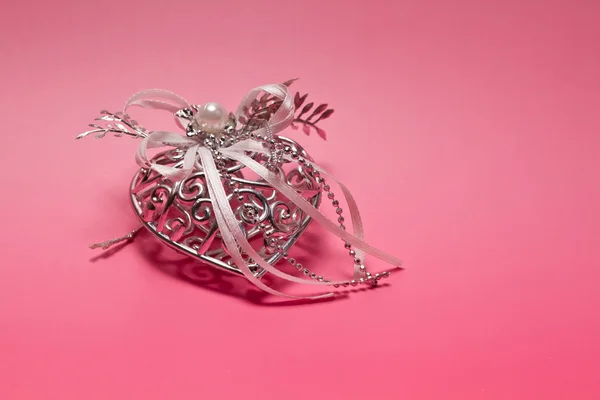 Sevgililer günü-gümüş kalp — Stok fotoğraf