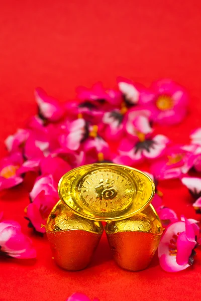 Gyllene göt för kinesiska nyåret iii — Stockfoto