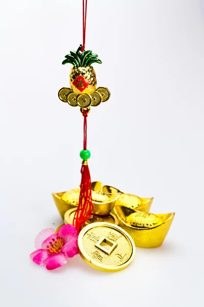 Ornamentos de Ano Novo Chinês - abacaxi de ouro — Fotografia de Stock