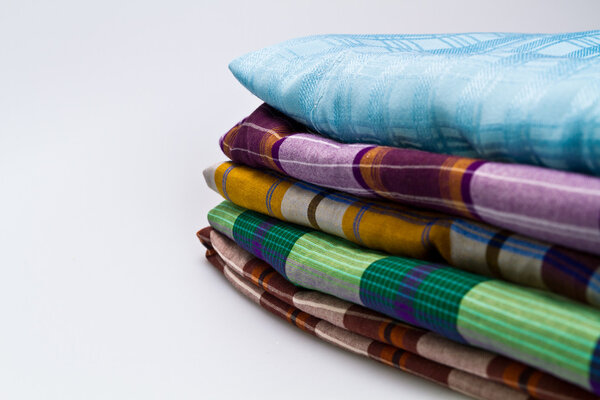 Складной саронг на белом
