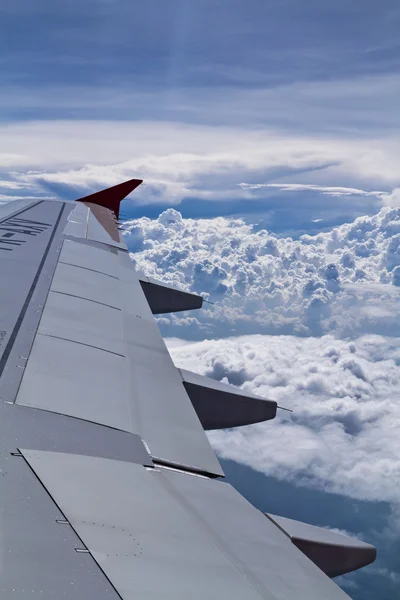 飛行機の窓から雲 — ストック写真