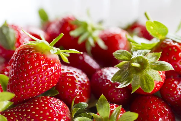 Fresas en blanco de cerca Imágenes de stock libres de derechos