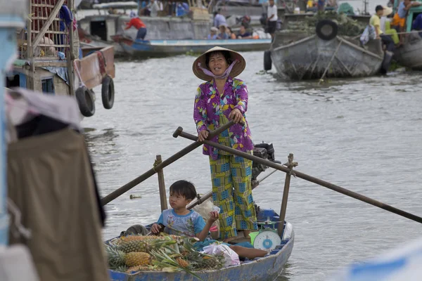 ベトナム メコン デルタの市場カントーことができます。 — ストック写真
