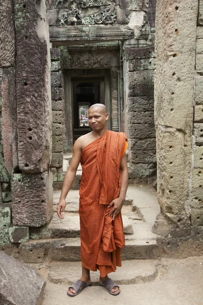 Monnik in angkor Cambodja — Stockfoto