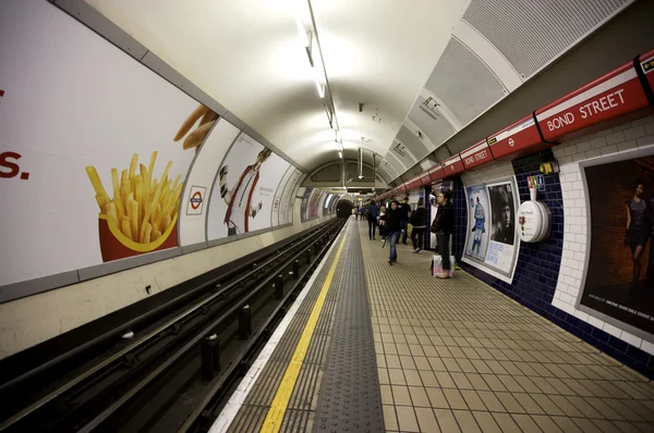 Londra Yeraltı Metro İstasyonu — Stok fotoğraf