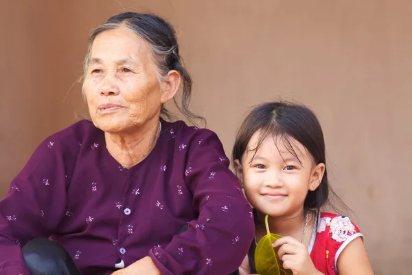 Grandmother and Grand Daughter Vietnam — Stock Photo, Image