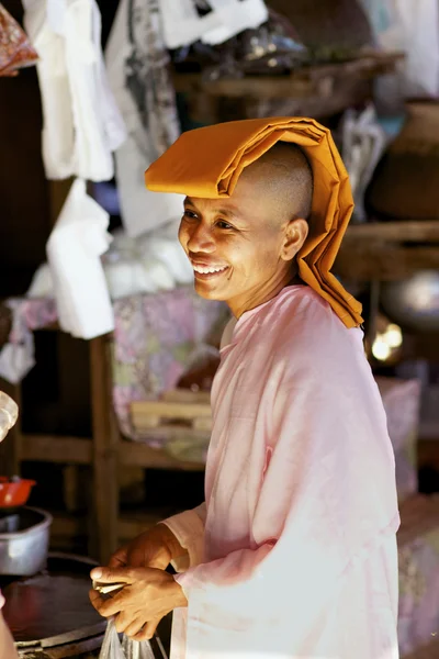 Nun budista Myanmar — Fotografia de Stock