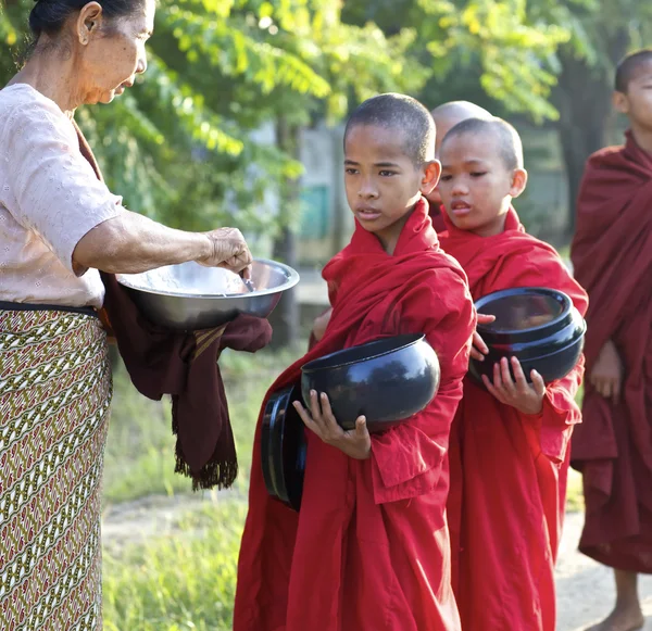 Początkujący mnichów myanmar — Zdjęcie stockowe