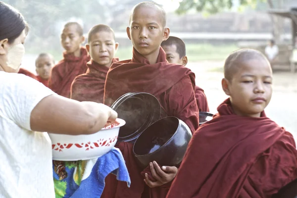Začínající mniši myanmar — Stock fotografie
