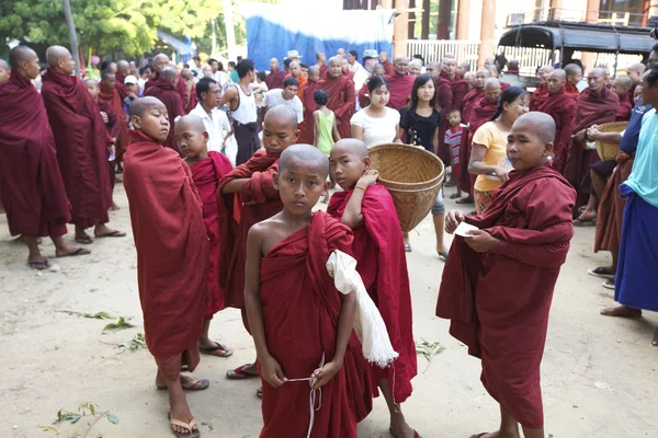 Monjes novicios Myanmar —  Fotos de Stock